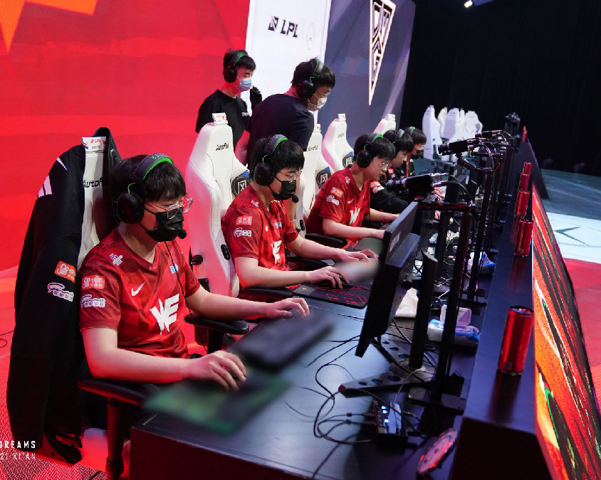 饰他们的雄 饰他们的雄